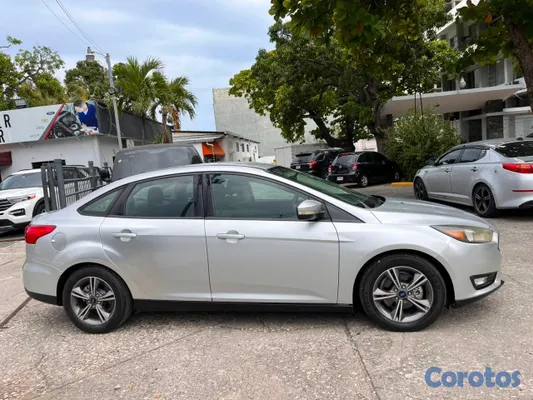 2017 Ford Focus — foto 9 / 11