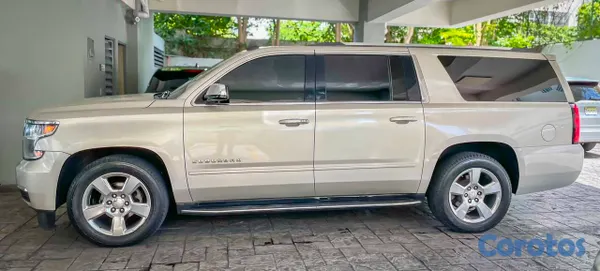 2017 Chevrolet Suburban — foto 7 / 13