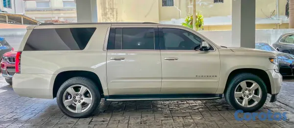 2017 Chevrolet Suburban — foto 8 / 13