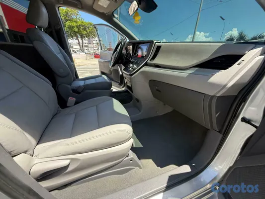 2020 Toyota Sienna — foto 2 / 10