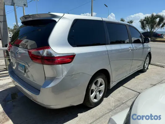 2020 Toyota Sienna — foto 5 / 10