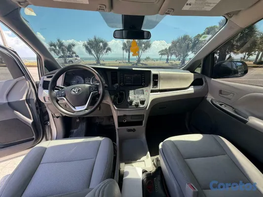 2020 Toyota Sienna — foto 6 / 10