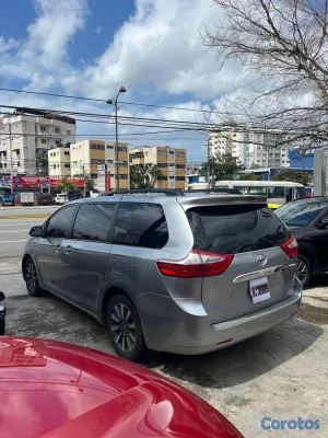 2017 Toyota Sienna — foto 7 / 11