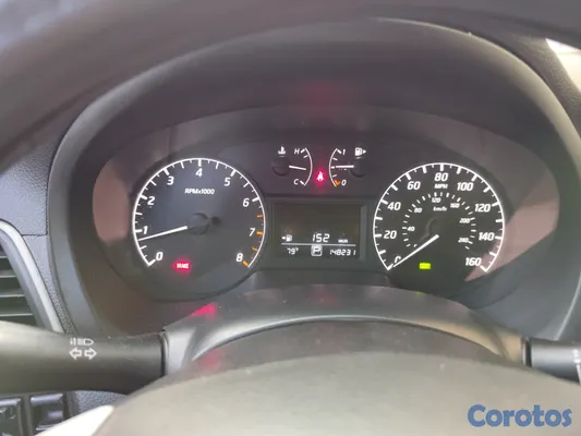 2015 Nissan Sentra — foto 2 / 11