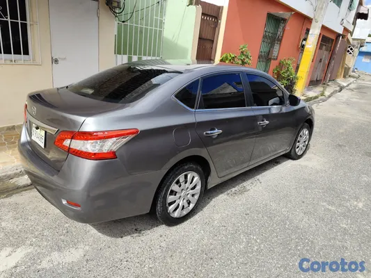 2015 Nissan Sentra — foto 9 / 11
