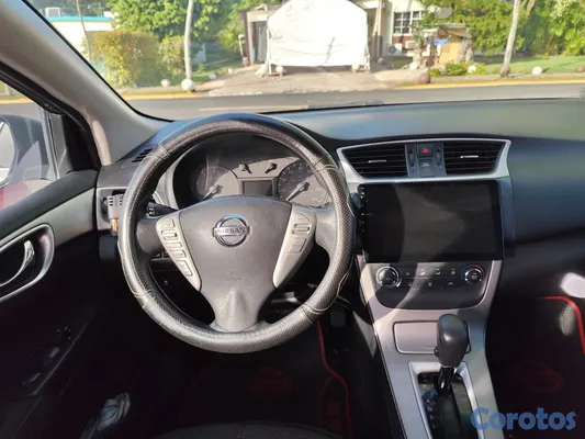 2015 Nissan Sentra — foto 10 / 11