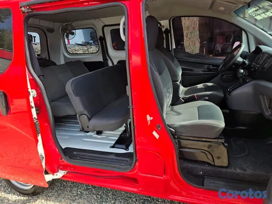 2017 Nissan NV — foto 2 / 9