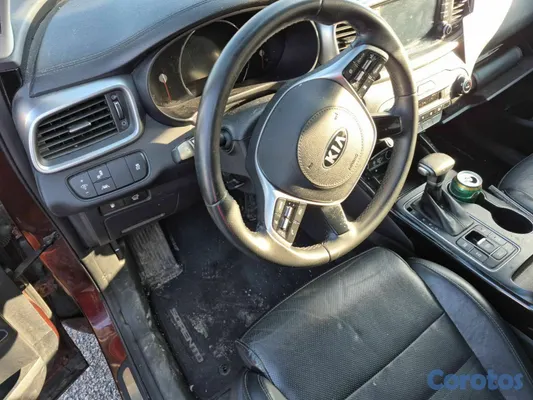 2020 Kia Sorento — foto 8 / 14
