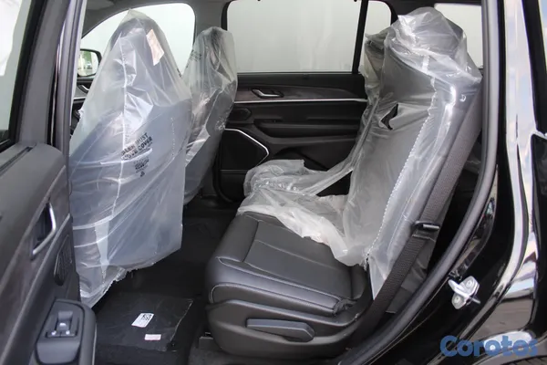 2025 Jeep Grand Cherokee — foto 6 / 10