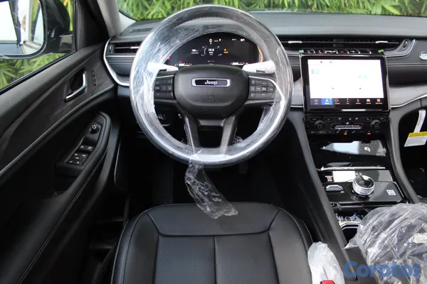 2025 Jeep Grand Cherokee — foto 9 / 10
