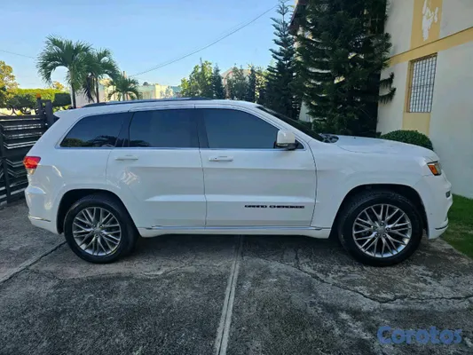 2017 Jeep Grand Cherokee — foto 5 / 8