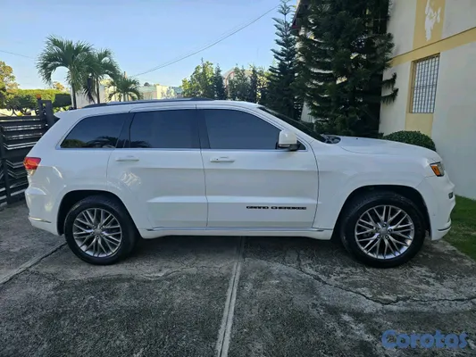 2017 Jeep Grand Cherokee — foto 6 / 8