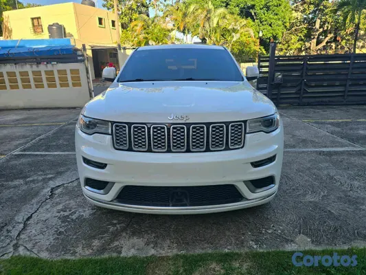 2017 Jeep Grand Cherokee — foto 8 / 8