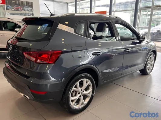 2025 Seat Arona FR — foto 4 / 11
