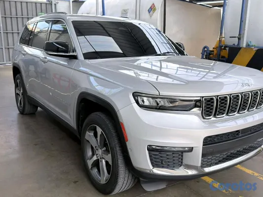 2023 Jeep Grand Cherokee L — foto 2 / 8