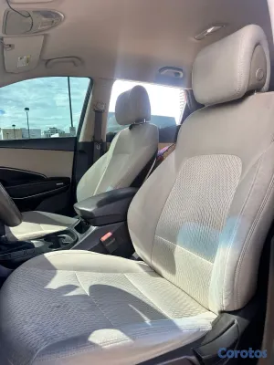 2017 Hyundai Santa Fe — foto 8 / 9