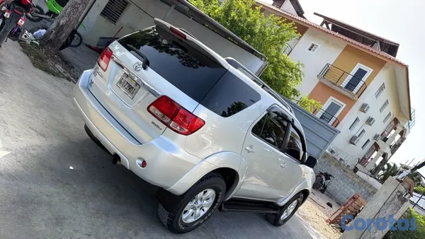 2008 Toyota Fortuner — foto 3 / 7