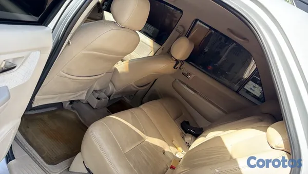 2008 Toyota Fortuner — foto 5 / 7