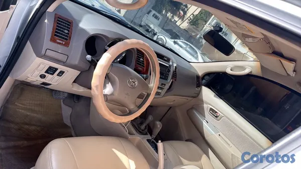 2008 Toyota Fortuner — foto 6 / 7