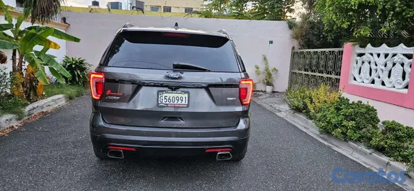 2016 Ford Explorer — foto 3 / 10