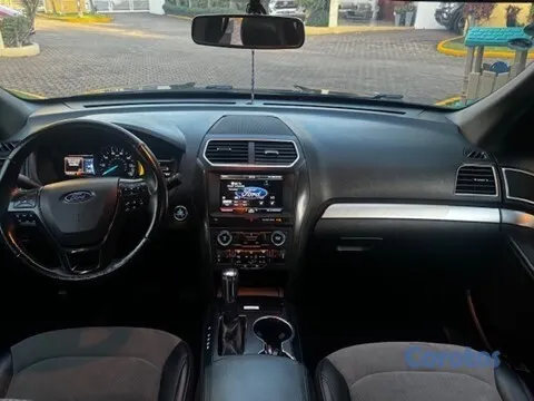 2017 Ford Explorer — foto 9 / 10