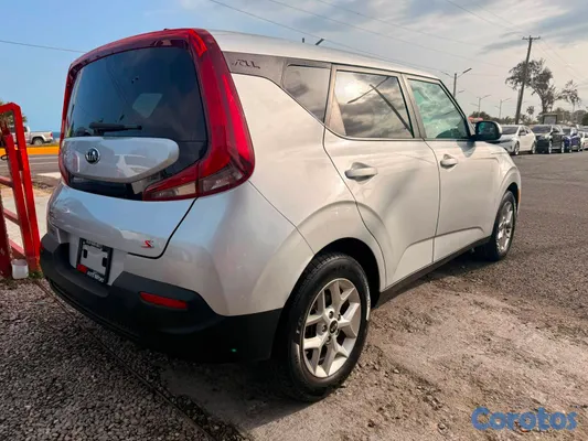 2020 Kia Soul — foto 3 / 9