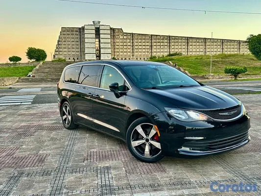2020 CHRYSLER Town & Country