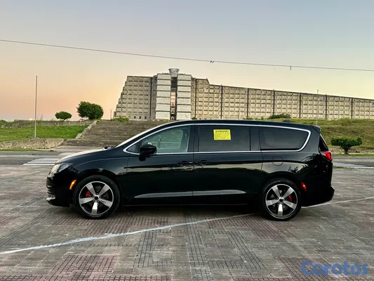2020 CHRYSLER Town & Country — foto 2 / 7