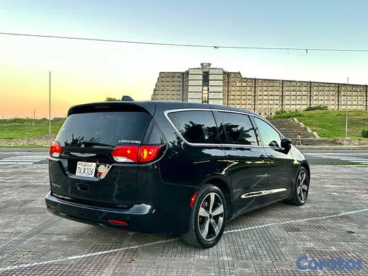 2020 CHRYSLER Town & Country — foto 3 / 7