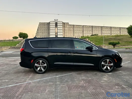 2020 CHRYSLER Town & Country — foto 4 / 7