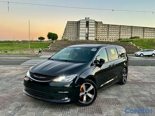 2020 CHRYSLER Town & Country — foto 6 / 7