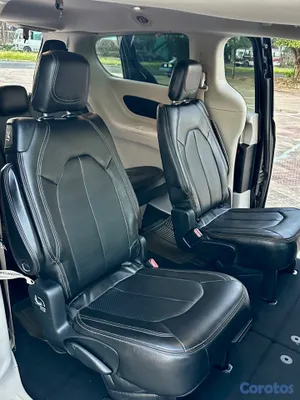 2020 CHRYSLER Town & Country — foto 7 / 7