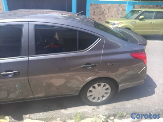 2018 Nissan Versa — foto 6 / 14