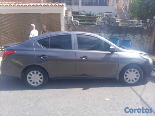 2018 Nissan Versa — foto 12 / 14