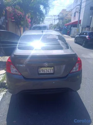 2018 Nissan Versa — foto 13 / 14