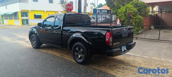 2005 Nissan Frontier — foto 3 / 6