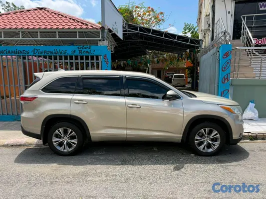 2015 Toyota Highlander — foto 13 / 15