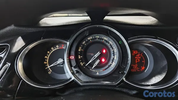 2012 Citroën Ds3 — foto 7 / 8