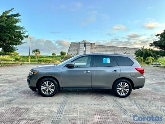 2020 Nissan Pathfinder — foto 6 / 9