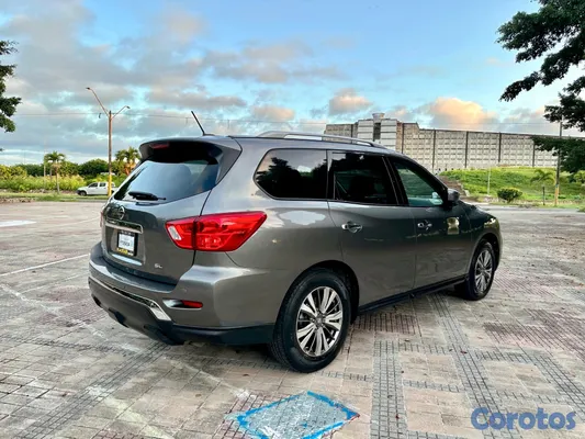 2020 Nissan Pathfinder — foto 8 / 9