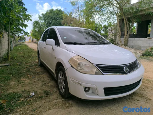 2010 Nissan Tiida — foto 2 / 10
