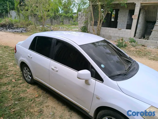 2010 Nissan Tiida — foto 6 / 10