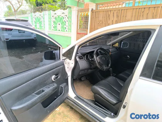 2010 Nissan Tiida — foto 7 / 10