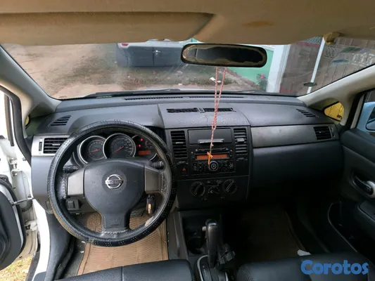 2010 Nissan Tiida — foto 8 / 10
