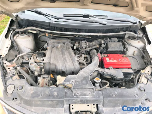 2010 Nissan Tiida — foto 9 / 10