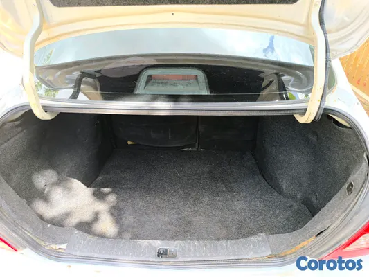 2010 Nissan Tiida — foto 10 / 10