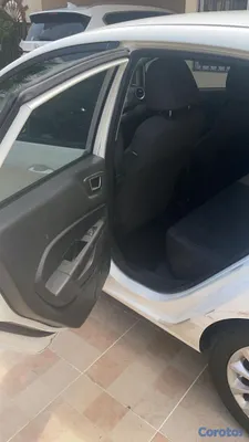 2014 Ford Fiesta — foto 8 / 10