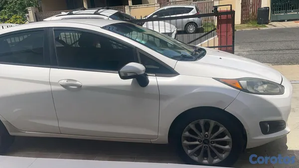 2014 Ford Fiesta — foto 10 / 10