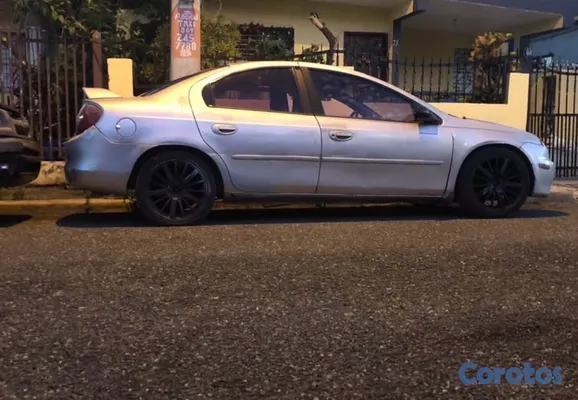 2002 Dodge Neon — foto 2 / 4