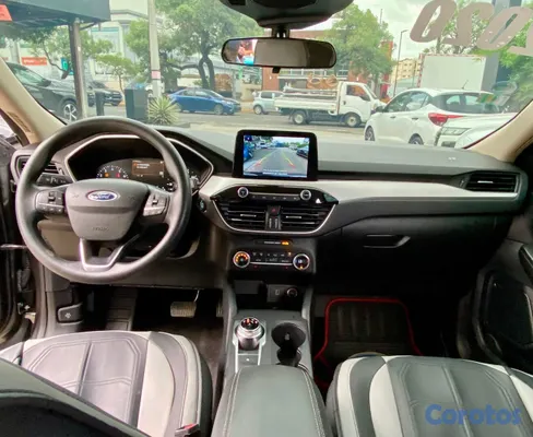2020 Ford Escape — foto 2 / 10
